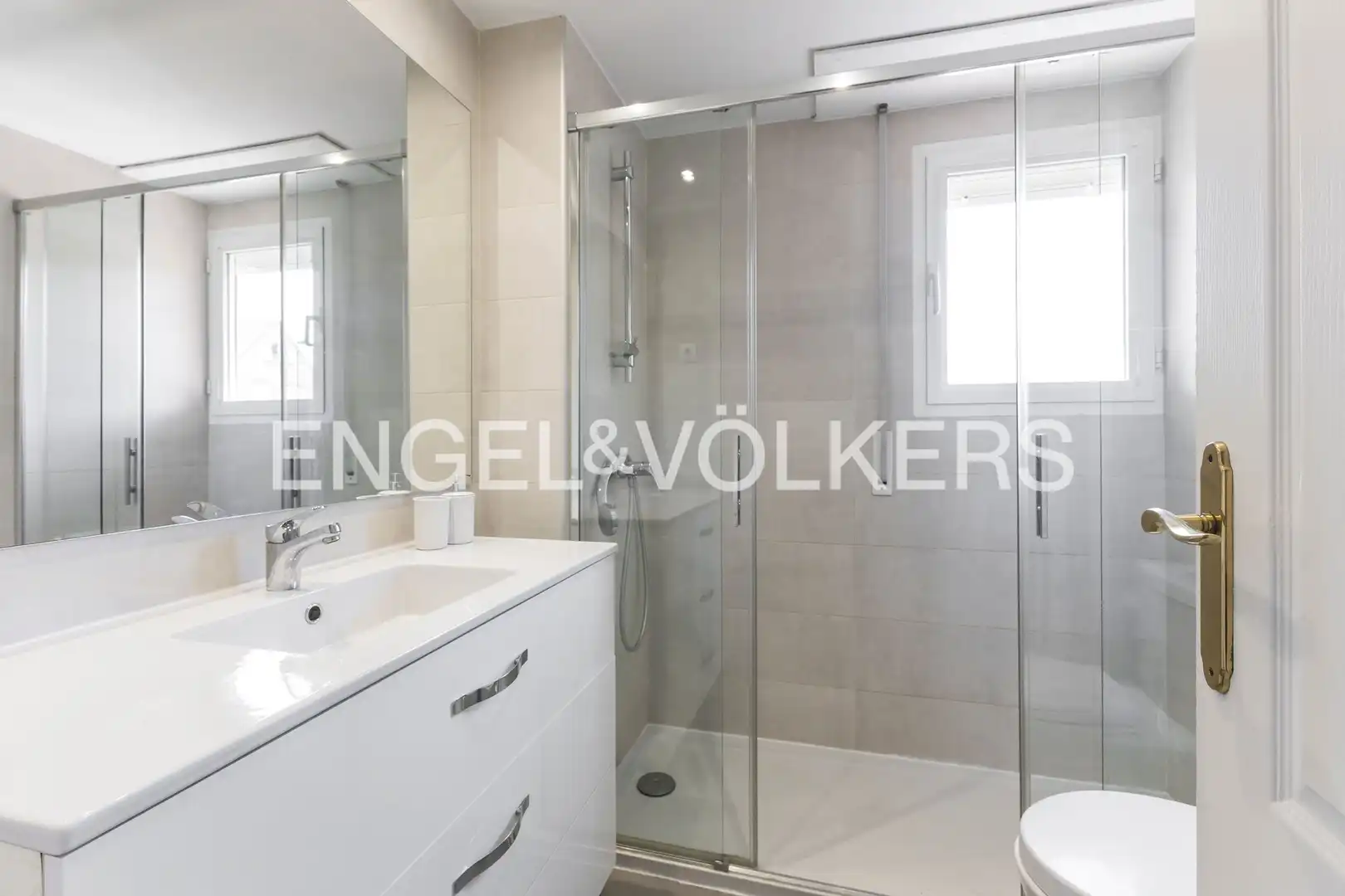 Baño de Casa o chalet de alquiler en Madrid con Calefacción, Jardín privado y Terraza