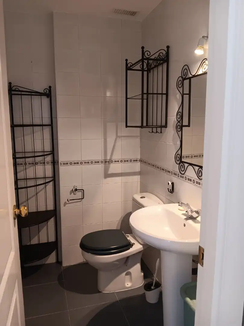 Baño de Casa adosada de alquiler en Castilleja de la Cuesta con Aire acondicionado