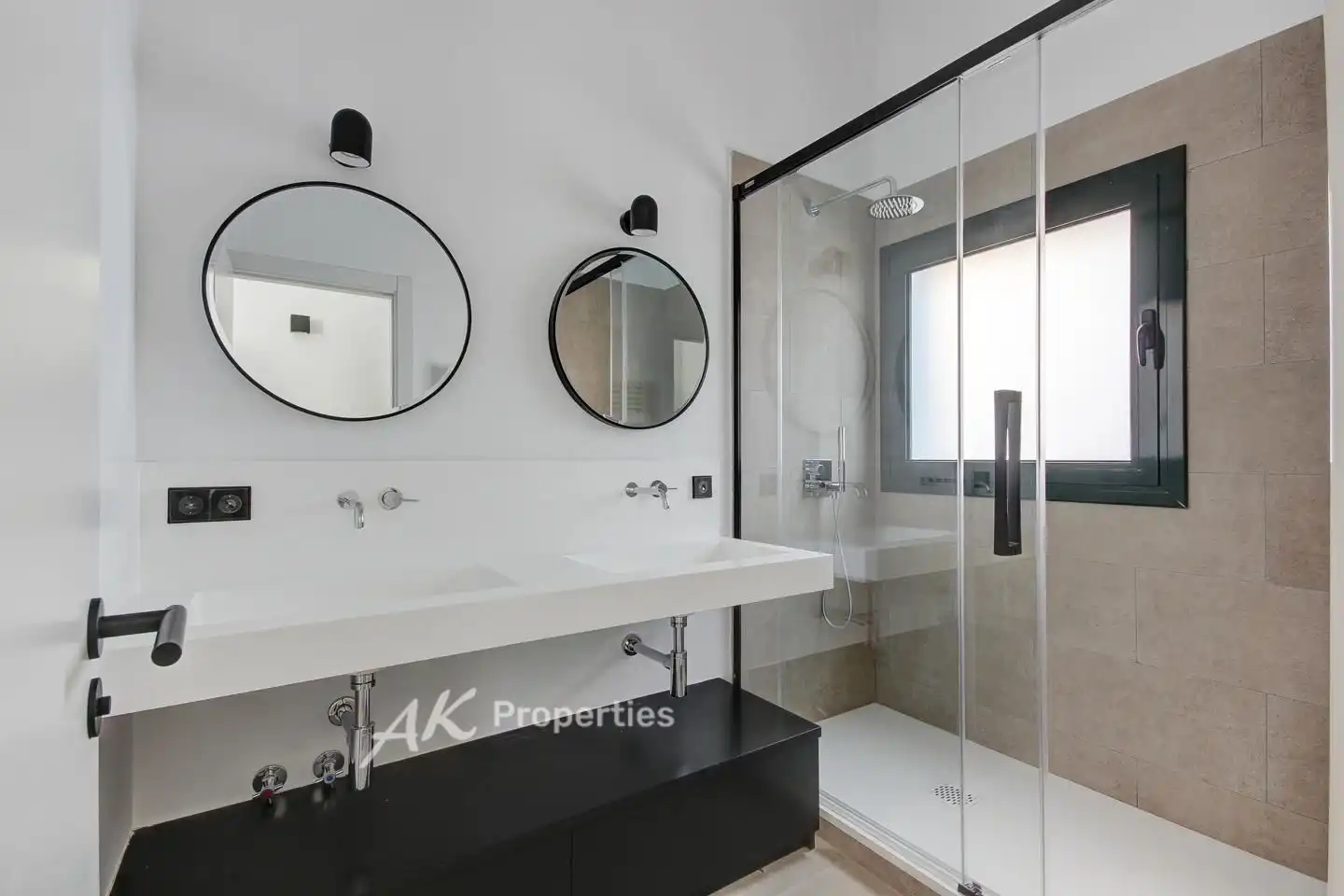 Badezimmer von Haus oder Chalet zur Miete in Castelldefels mit Klimaanlage, Privatgarten und Terrasse