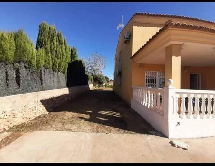 Exterior view of Single-family semi-detached for sale in  Madrid Capital