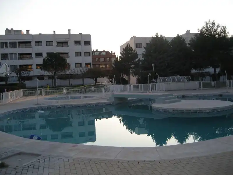 Swimming pool of Flat for rent in Pozuelo de Alarcón  with Air Conditioner, Heating and Private garden
