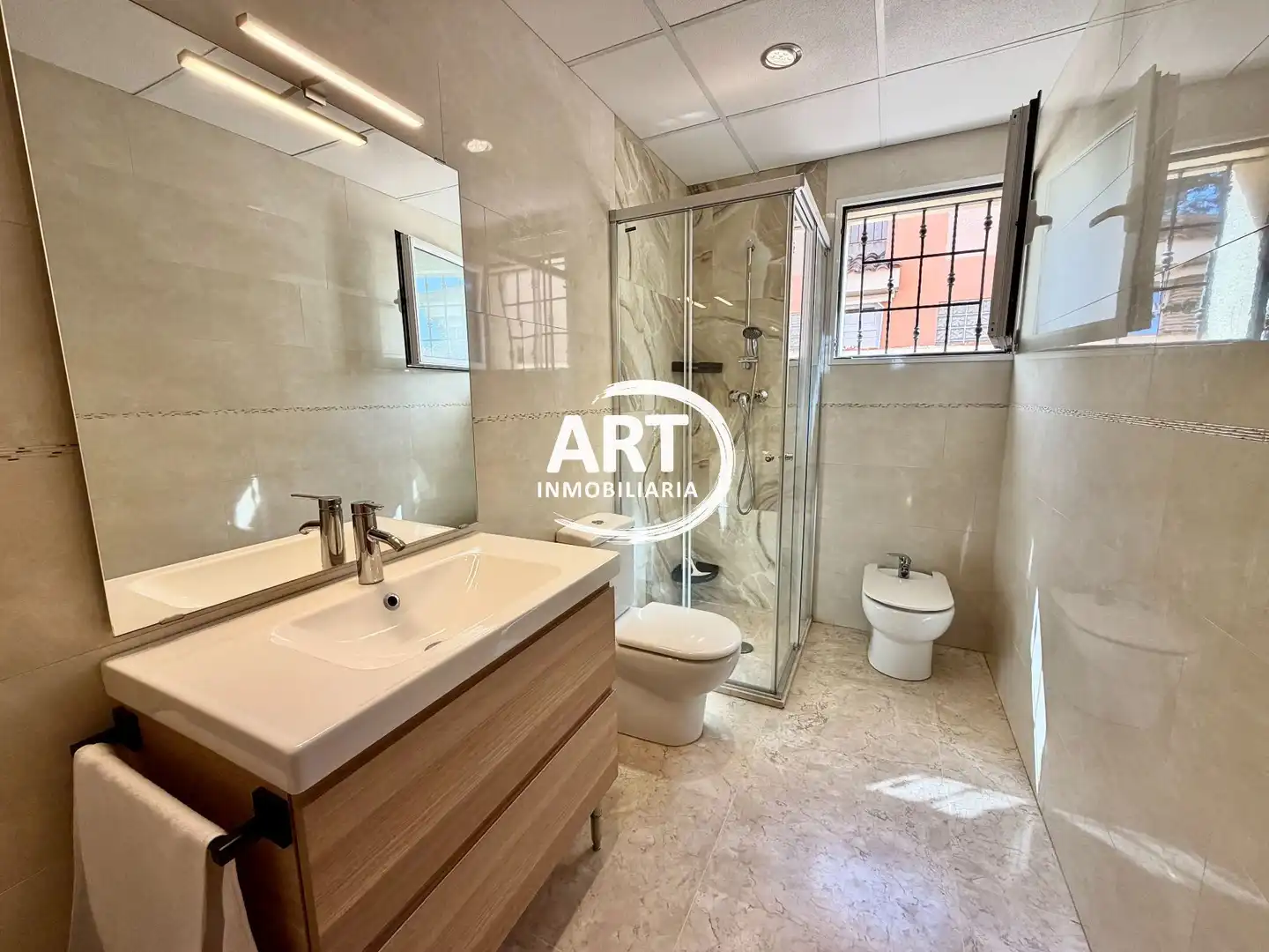 Baño de Casa o chalet en venta en L'Eliana con Calefacción, Jardín privado y Terraza
