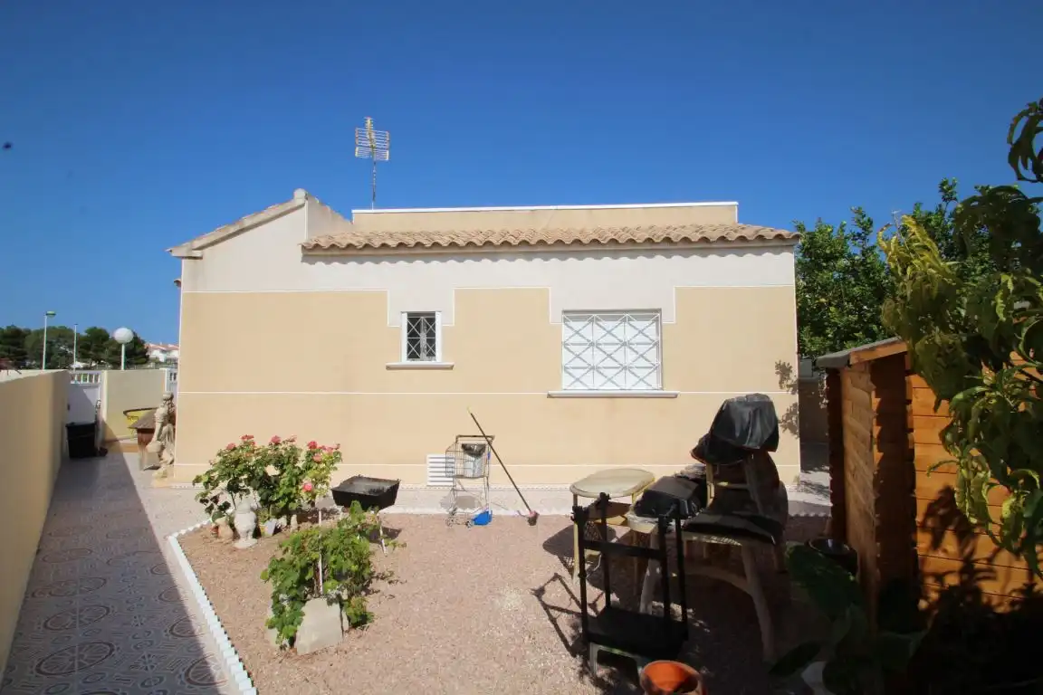 Chalet con piscina en venta en Avenida de las urracas 1, imagen 9
