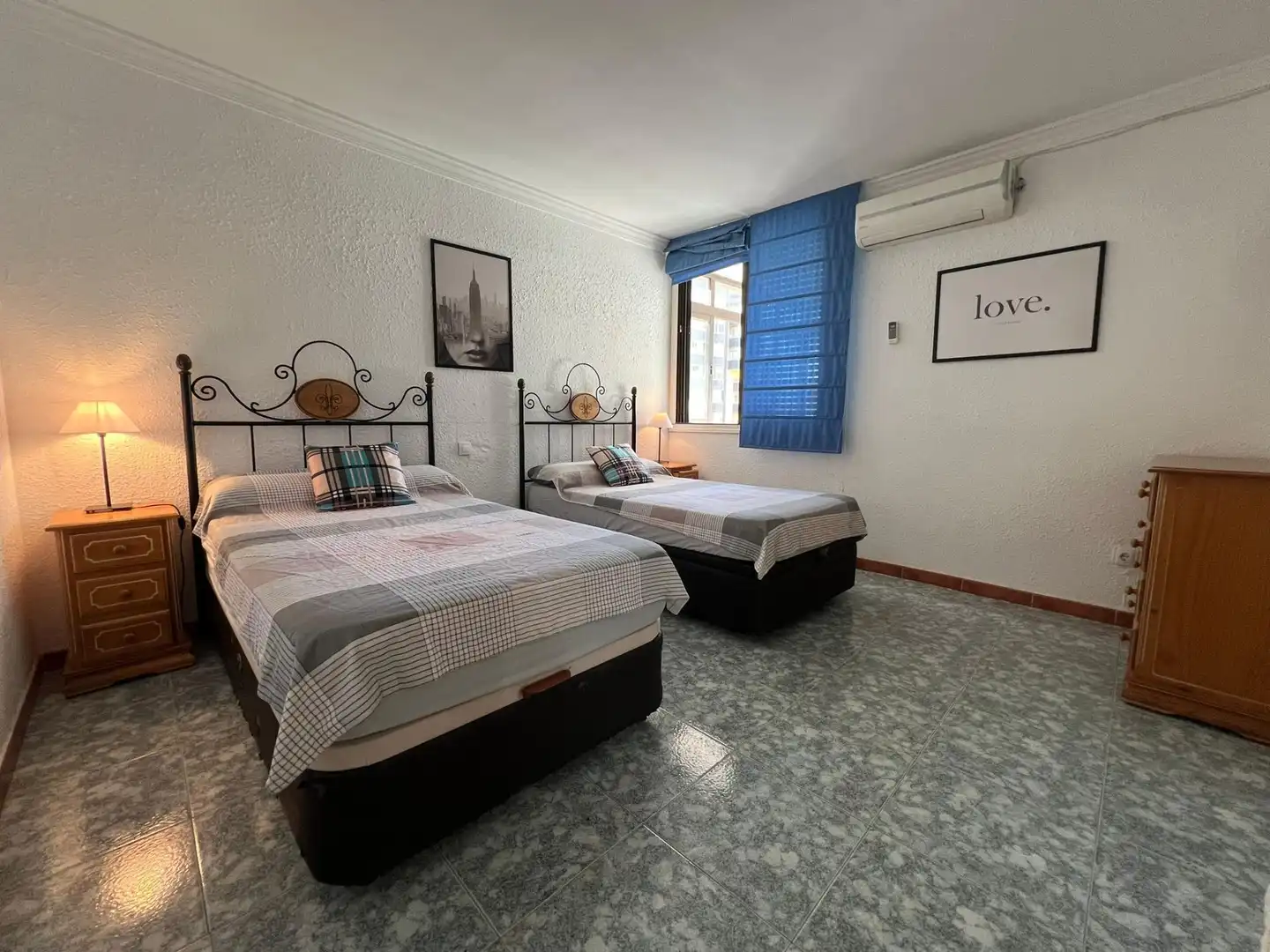 Schlafzimmer von Wohnungen zur Miete in Fuengirola mit Klimaanlage, Terrasse und Gemeinschaftspool