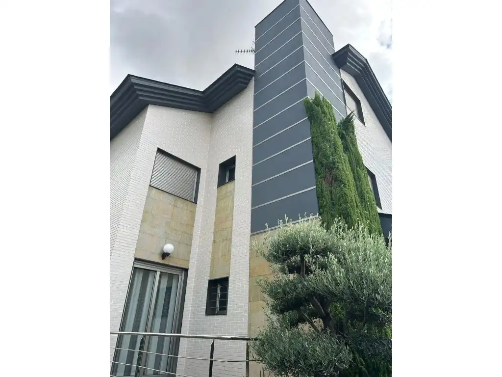Vista exterior de Casa o xalet en venda en Gandia amb Aire condicionat, Jardí privat i Terrassa