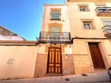 Casa con balcone in vendita a C. Don Antonio Cuadros
