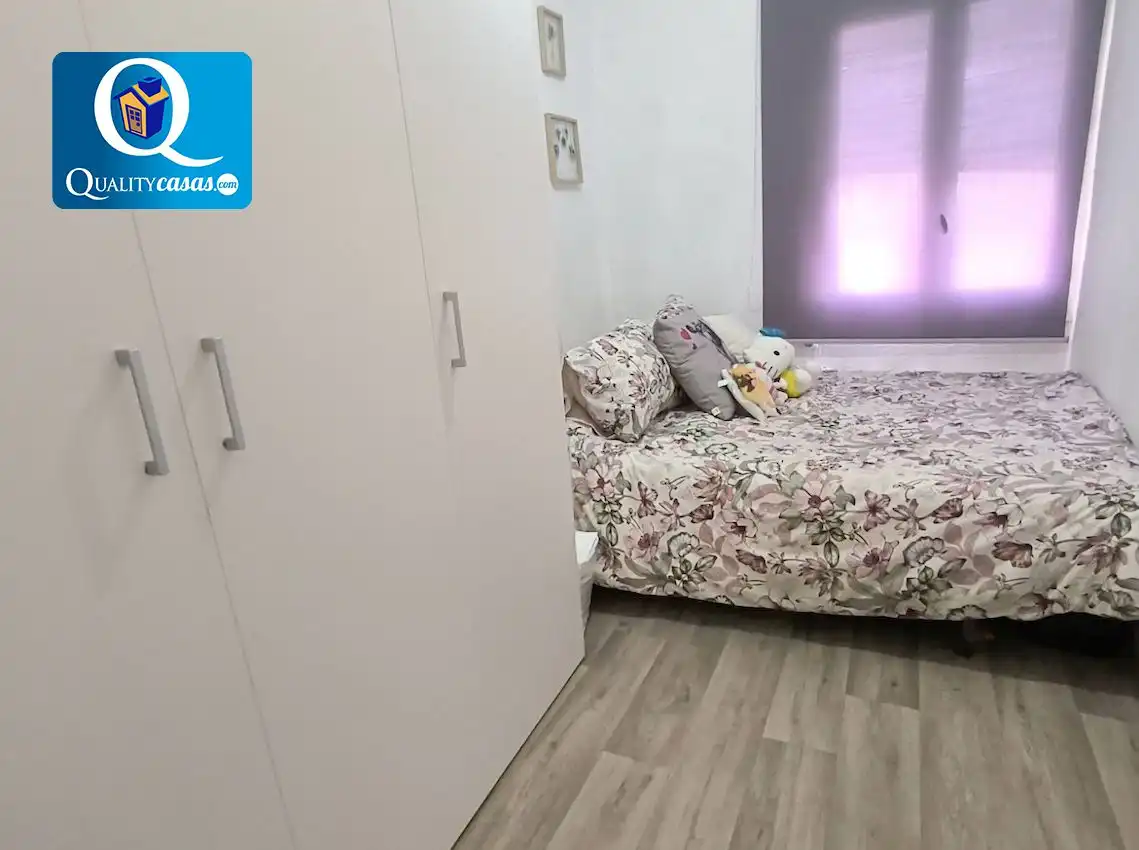 Dormitori de Apartament en venda en Elche / Elx amb Balcó