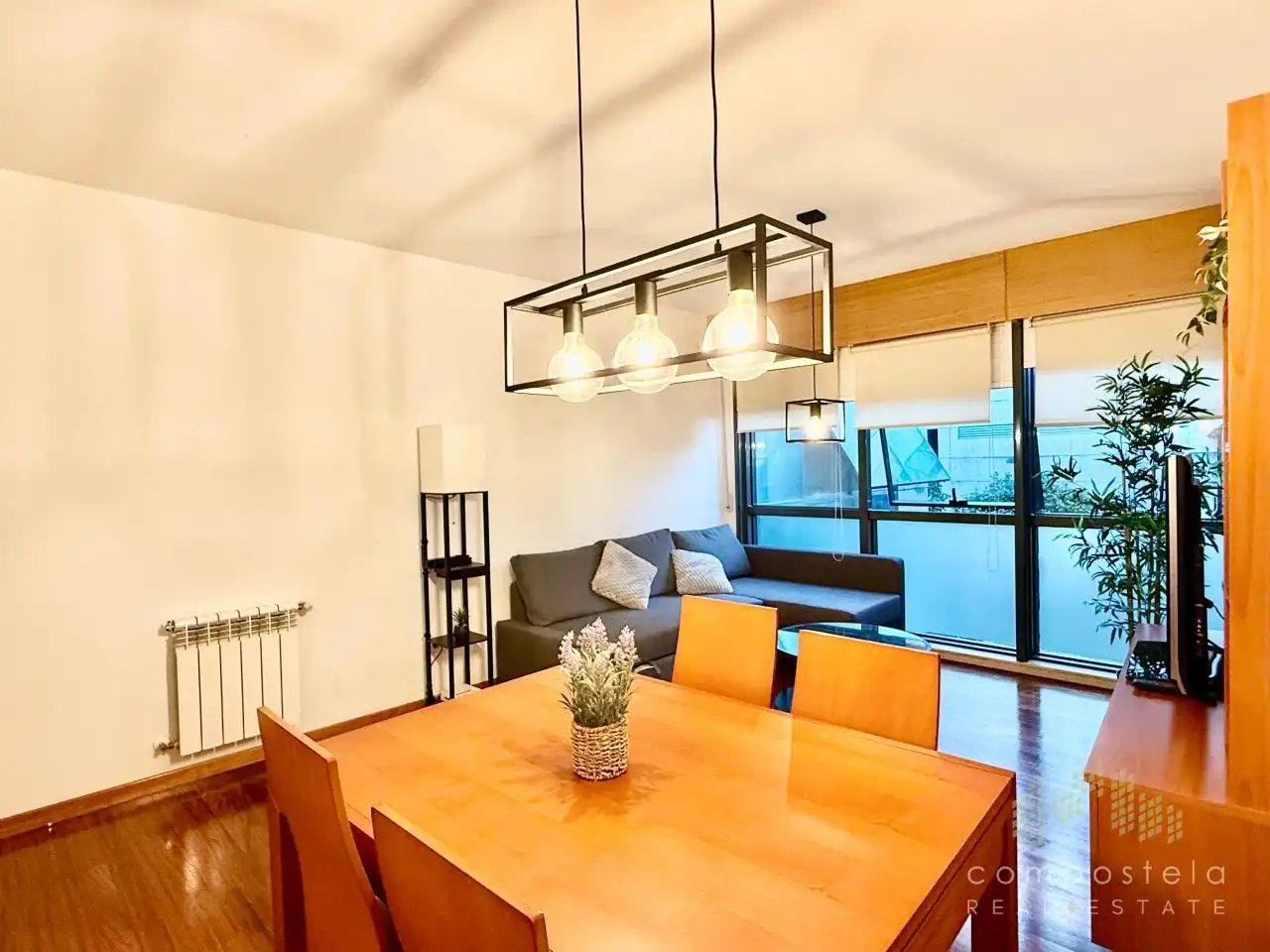 Dining room of Flat for rent in Santiago de Compostela   with Heating, Parquet flooring and Storage room