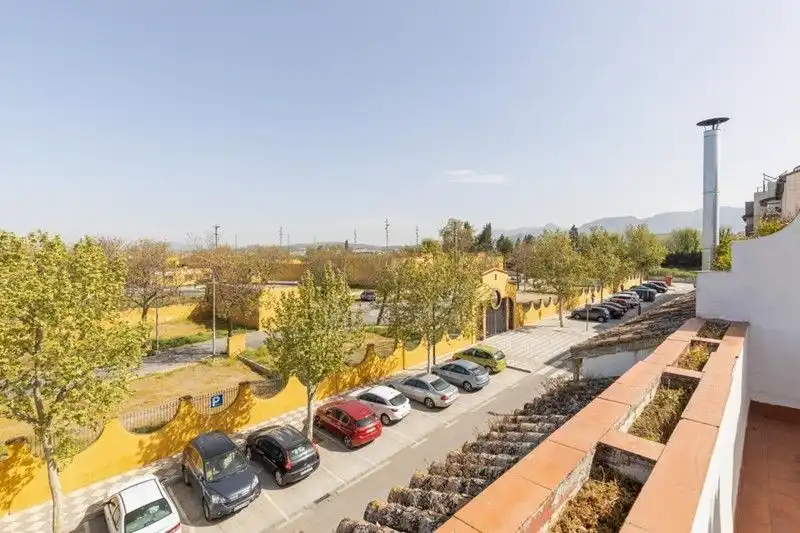 Vista exterior de Casa adosada en venda en Maracena amb Terrassa