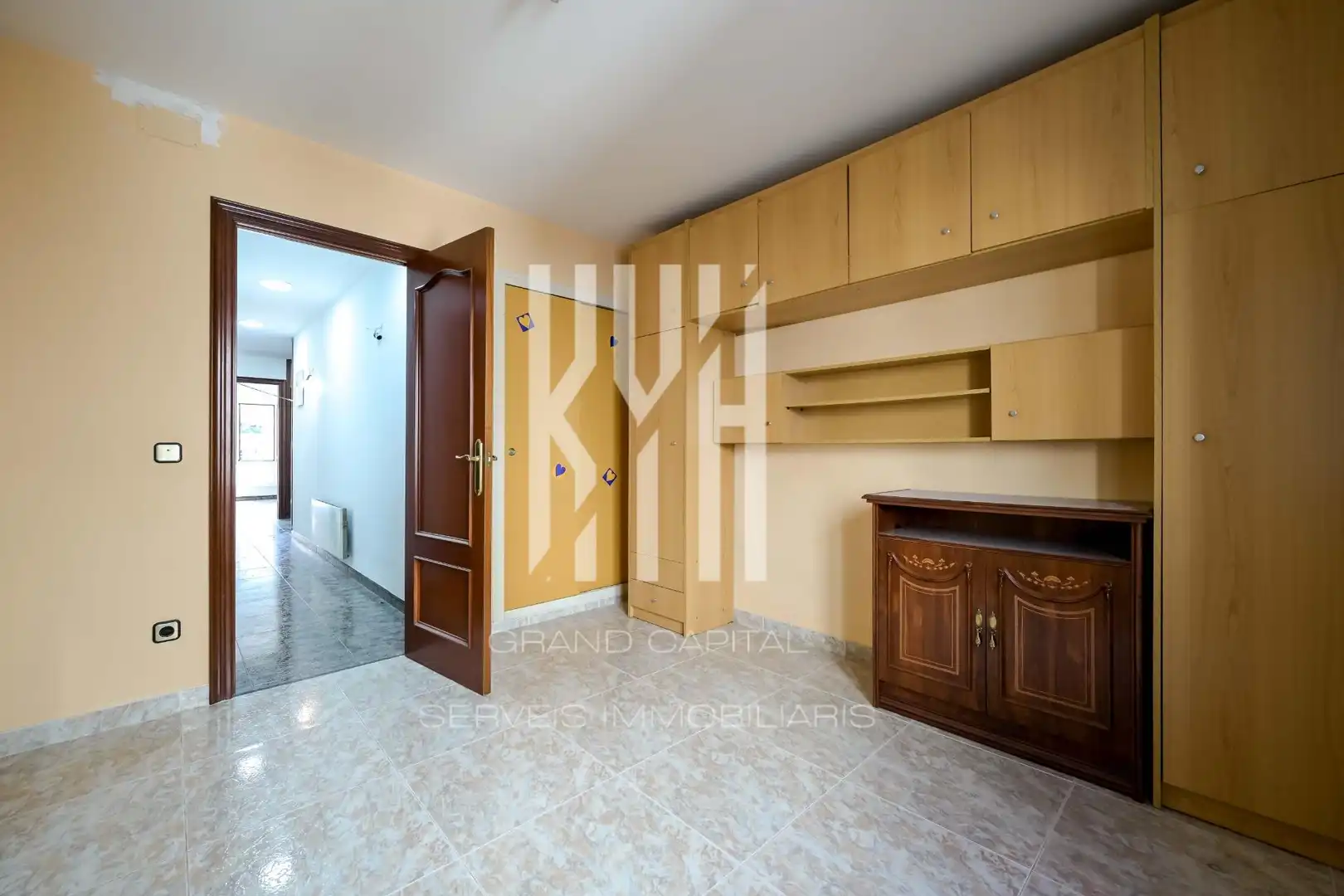 Flat for sale in Salt  with Balcony