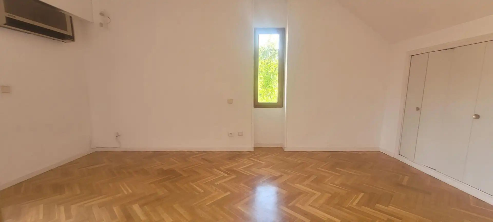 Dormitori de Casa adosada de lloguer en Majadahonda amb Calefacció, Jardí privat i Parquet