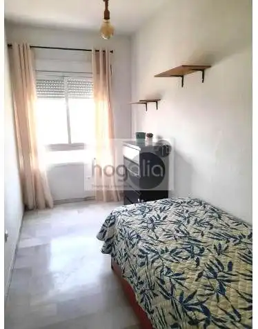 Schlafzimmer von Wohnung zur Miete in Sevilla mit Klimaanlage, Terrasse und Möbliert