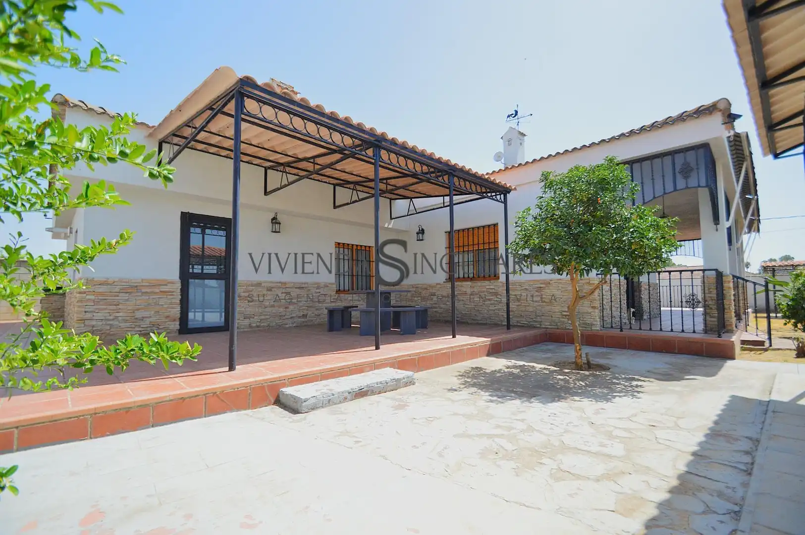 Chalet con piscina en venta en Carmona, imagen 5