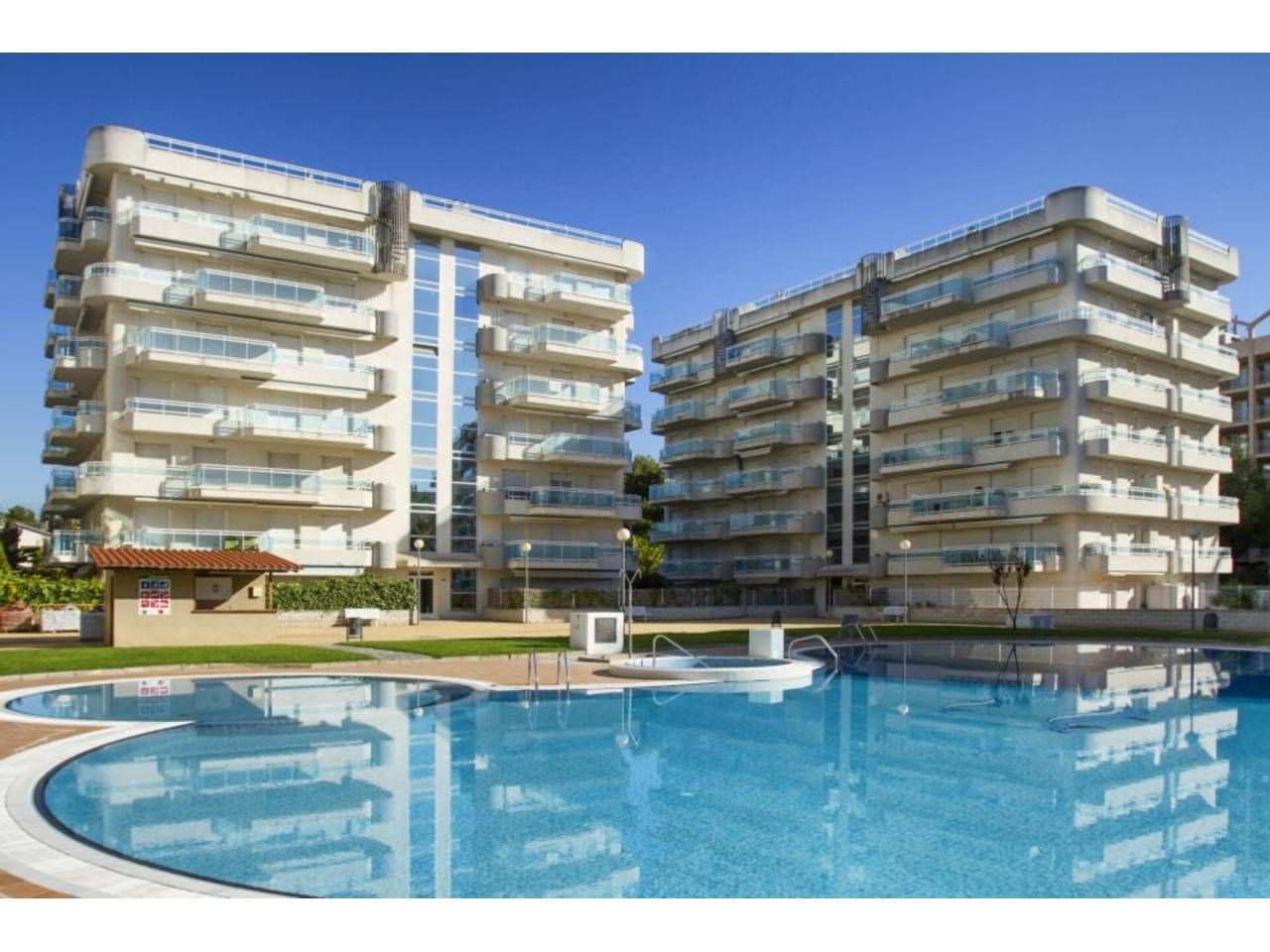 Swimming pool of Flat to rent in Salou  with Air Conditioner, Heating and Terrace