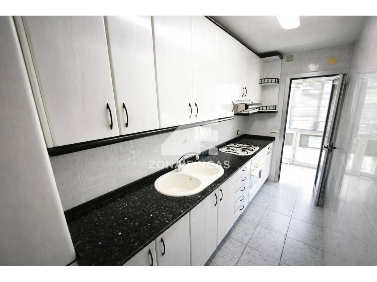 Cocina de Piso en venta en Santa Coloma de Gramenet con Aire acondicionado y Balcón