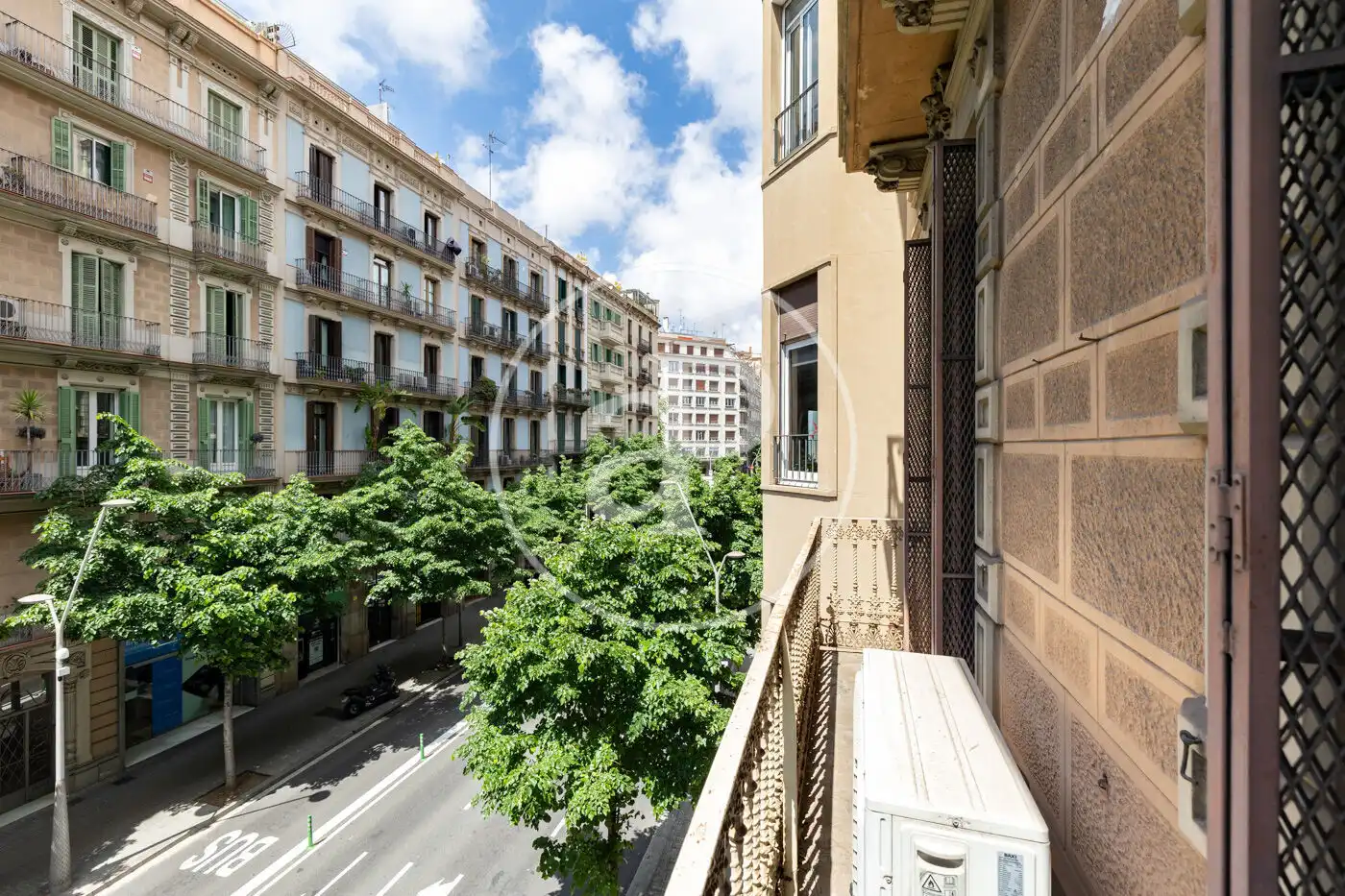 Vista exterior de Pis en venda en Barcelona amb Aire condicionat, Calefacció i Balcó