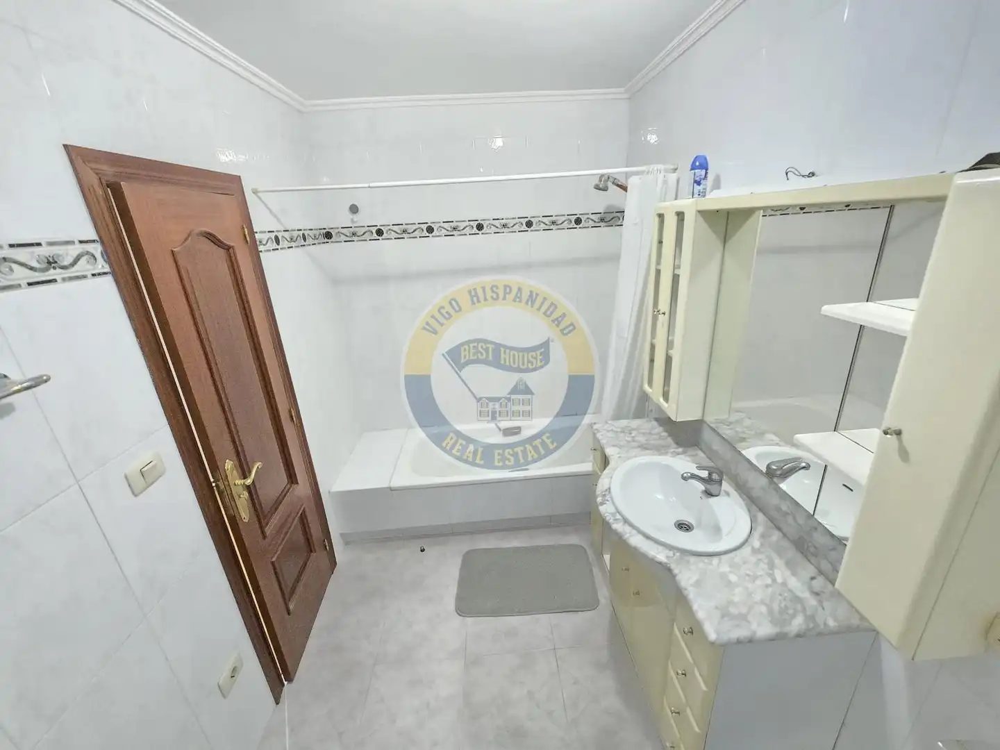 Baño de Piso de alquiler en Vigo  con Calefacción