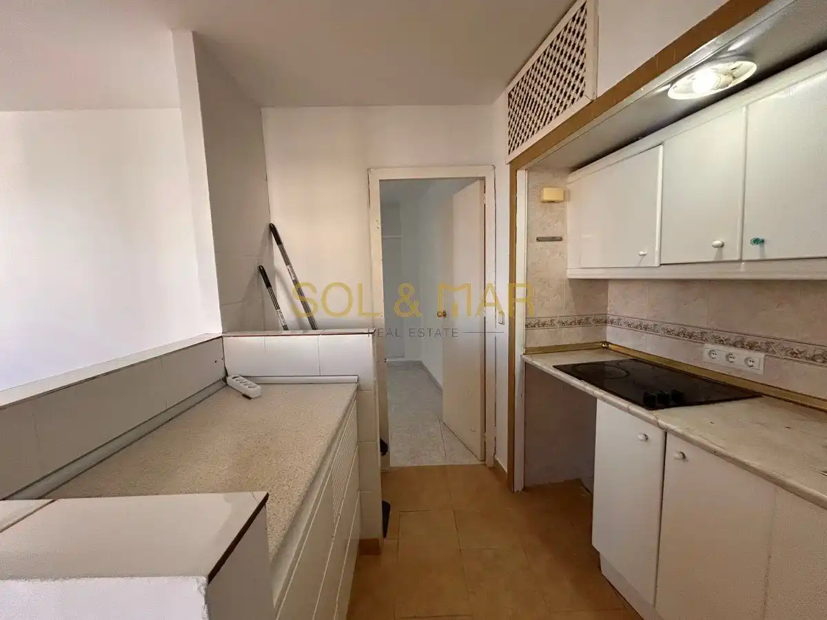 Küche von Wohnung zum Verkauf in Torremolinos mit Klimaanlage, Heizung und Terrasse