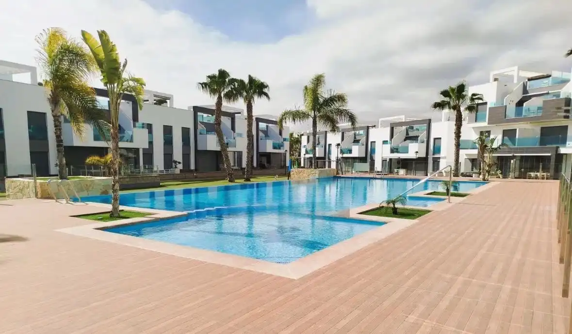 Piscina de Piso de alquiler en Guardamar del Segura con Aire acondicionado, Calefacción y Terraza