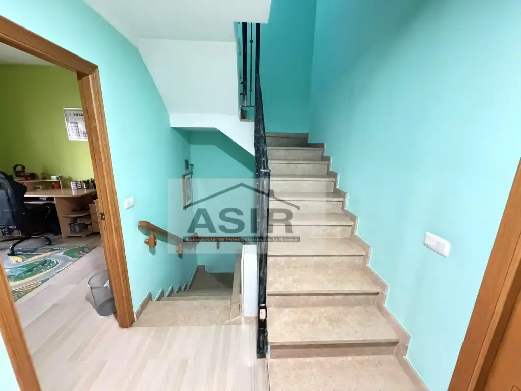 Houses for sale in Alzira  with Air Conditioner and Terrace