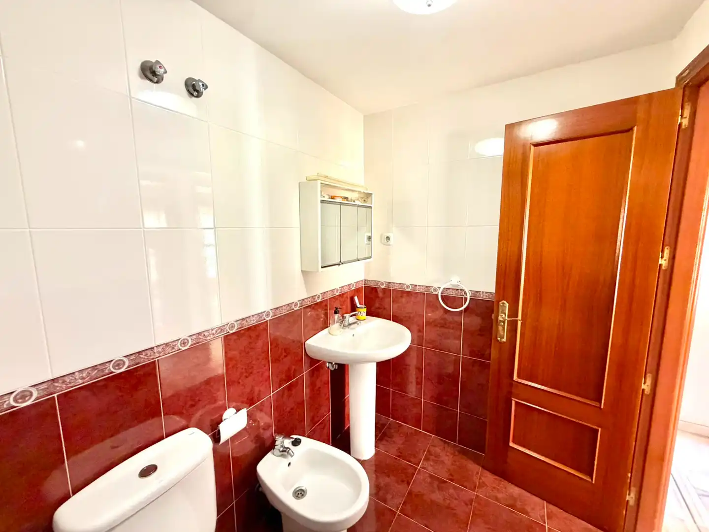 Baño de Piso de alquiler en Benalmádena con Terraza y Amueblado