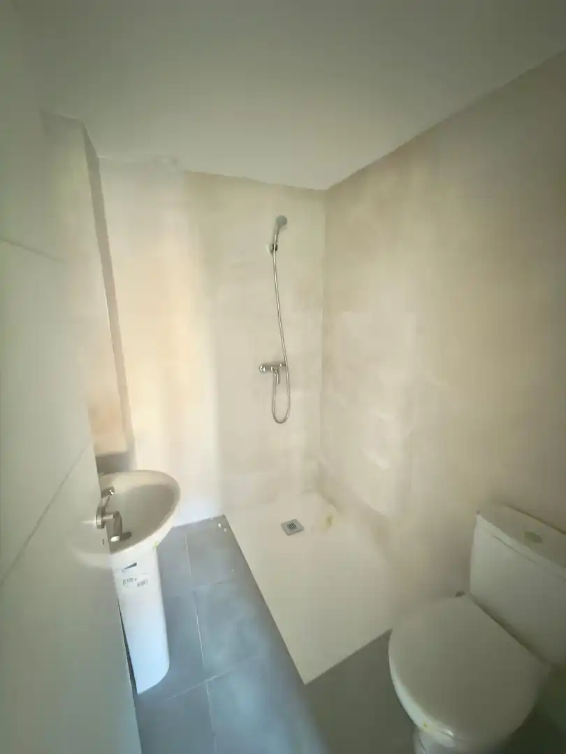 Baño de Apartamento en venta en Valverde de la Virgen con Calefacción, Parquet y Trastero