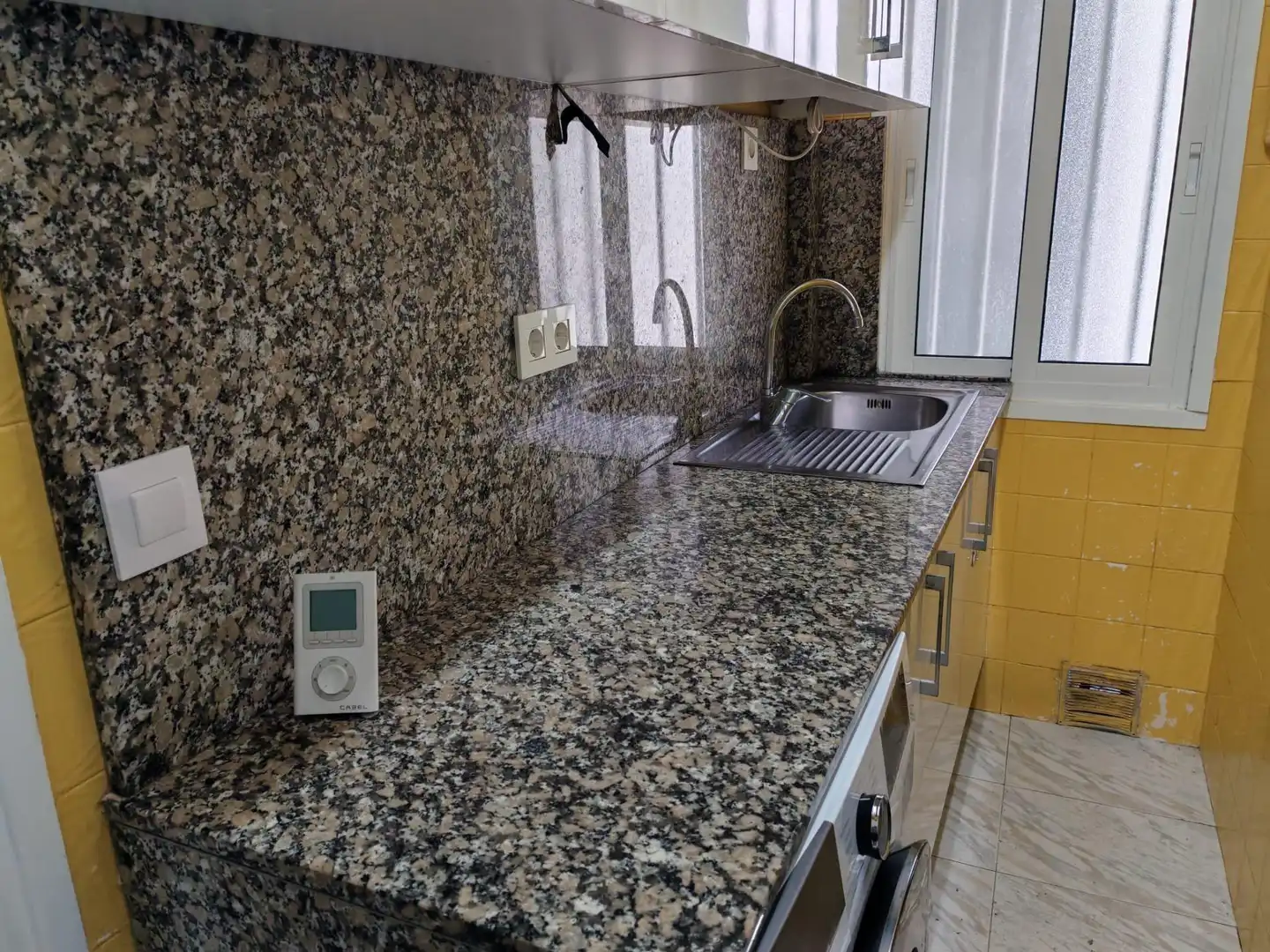 Cocina de Piso de alquiler en Vigo  con Calefacción y Balcón
