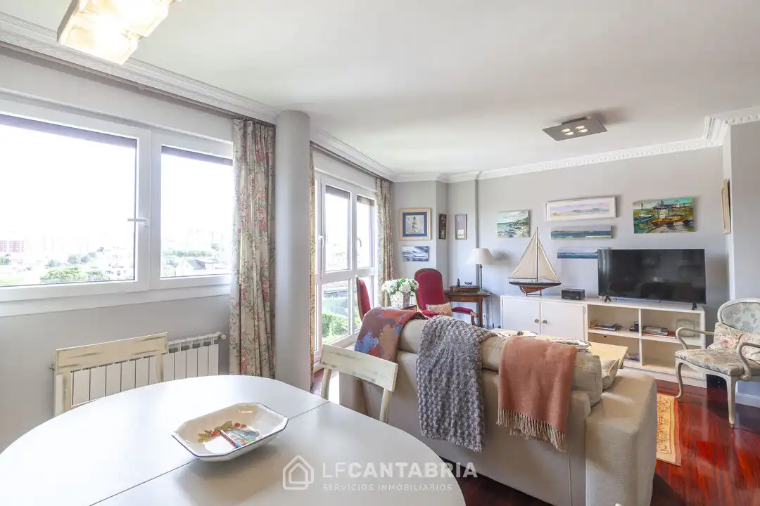 Piso con piscina en venta en Calle Clara Campoamor, imagen 4