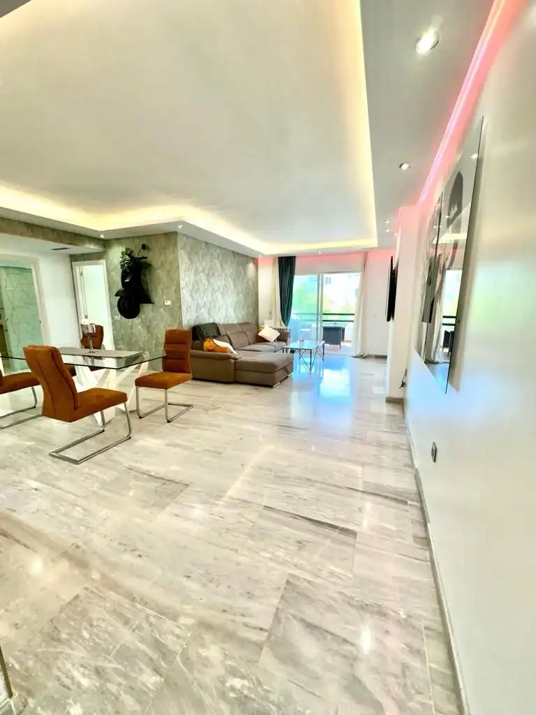 Sala de estar de Apartamento de alquiler en Marbella con Piscina comunitaria