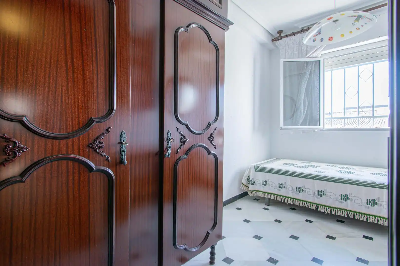 Bedroom of Flat for sale in Sevilla  with Air Conditioner, Heating and Terrace