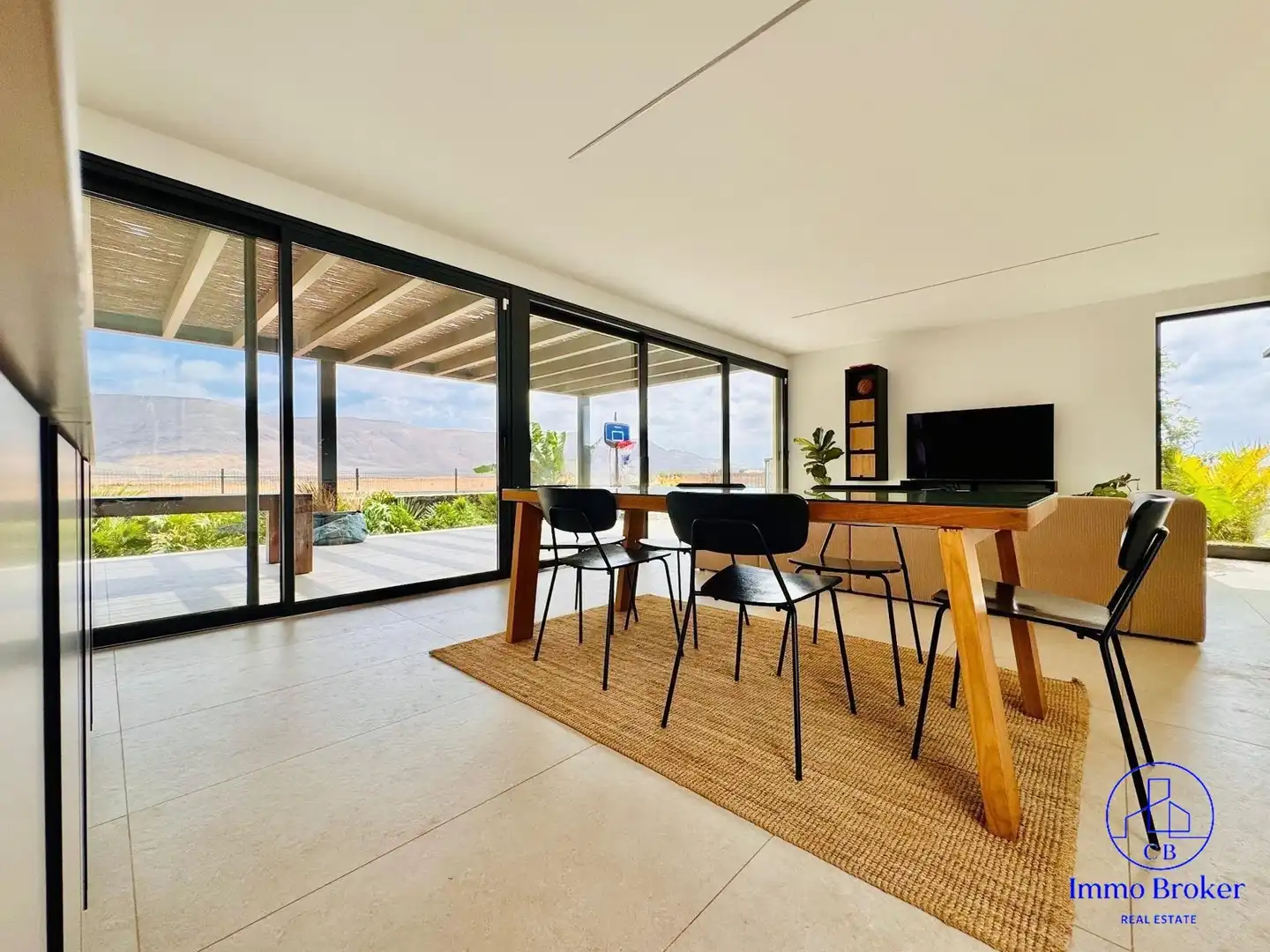 House with garden for sale in La Oliva pueblo