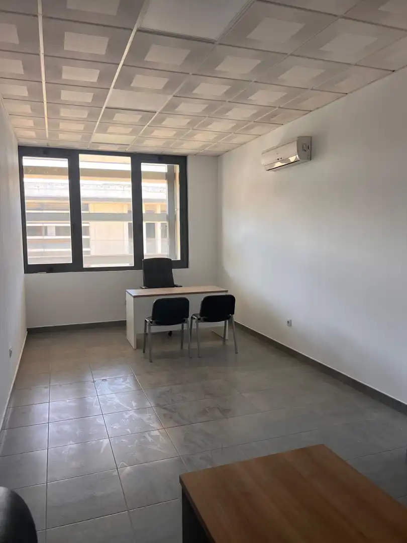 Oficina de alquiler en Camas con Aire acondicionado, Calefacción y Amueblado