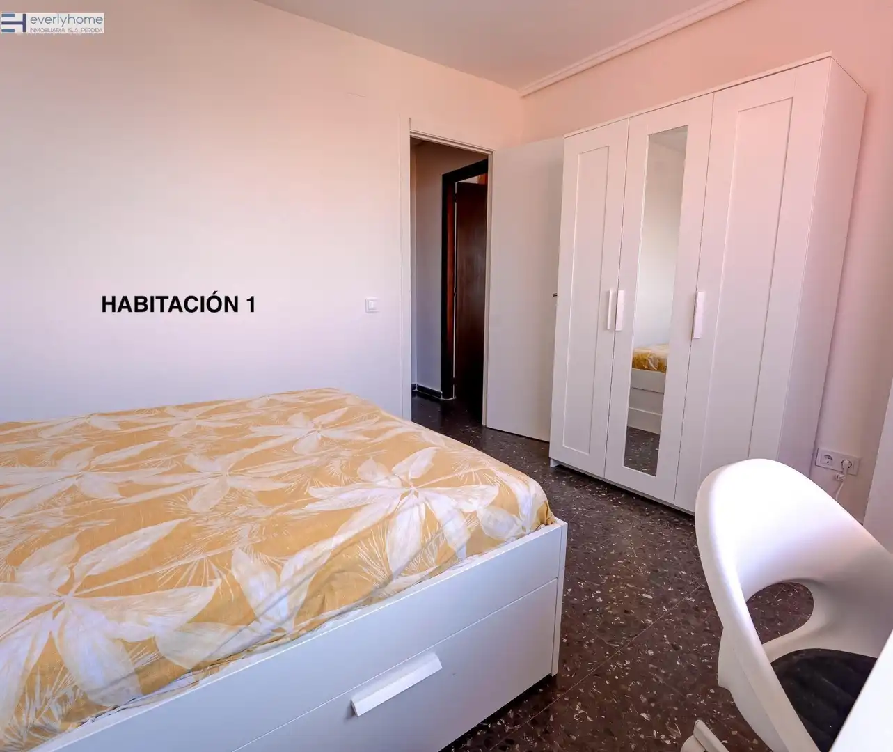 Bedroom of Flat for share in Valencia