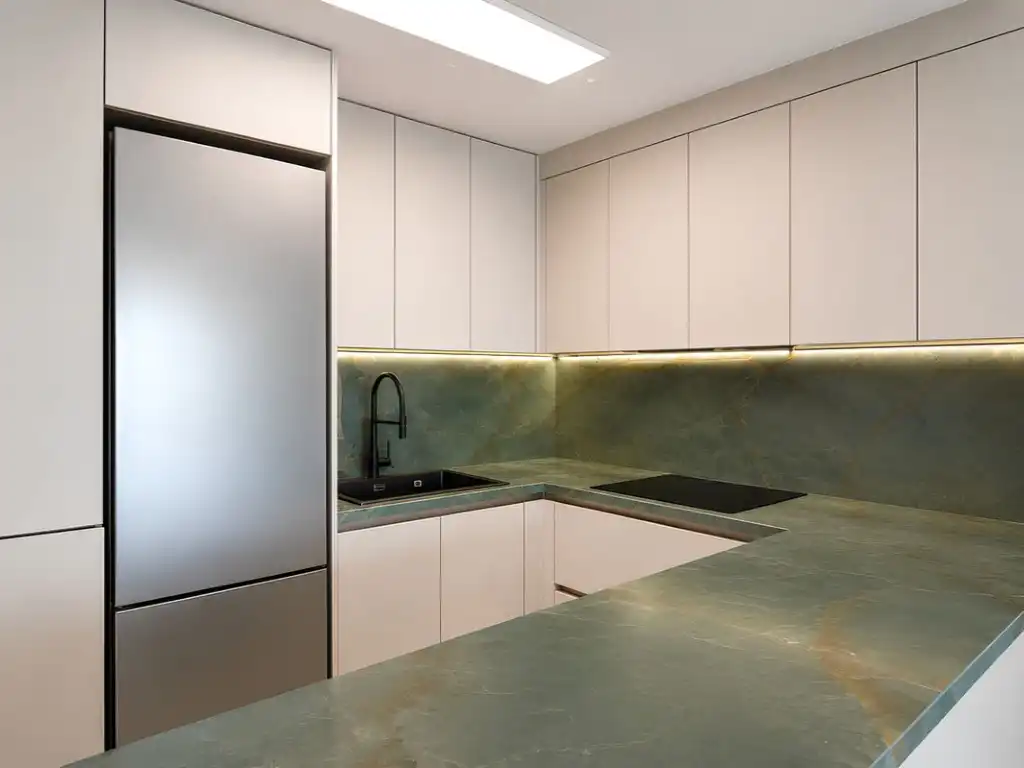 Kitchen of Flat for sale in Fuengirola  with Air Conditioner, Terrace and Furnished