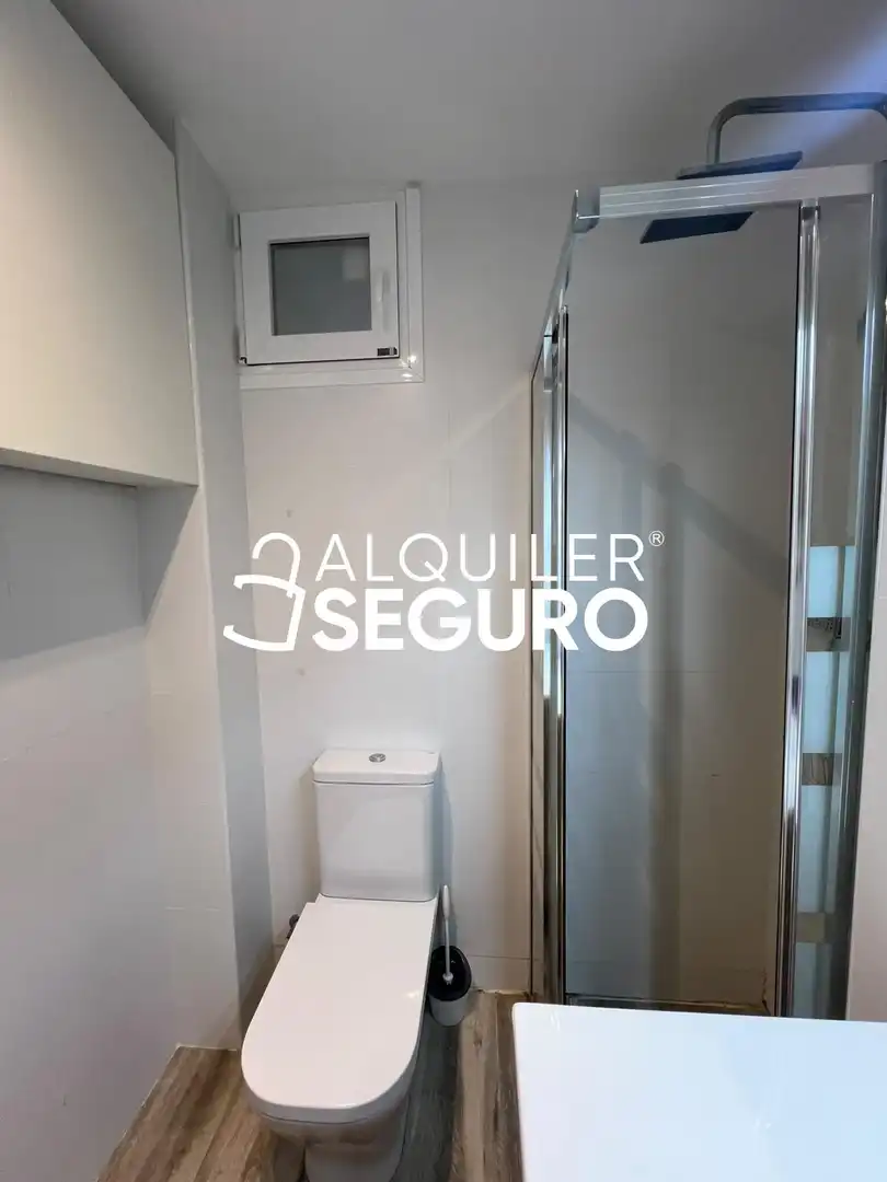 Baño de Piso de alquiler en Madrid con Aire acondicionado, Calefacción y Amueblado