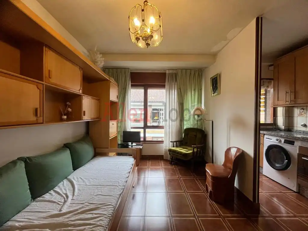Bedroom of Apartments for sale in Oviedo 
