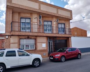 Vista exterior de Casa o xalet en venda en Manzanares amb Aire condicionat, Terrassa i Balcó