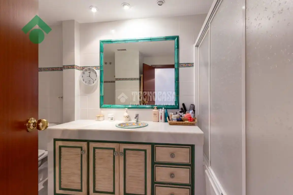 Bathroom of Flat for sale in Vélez-Málaga  with Community pool