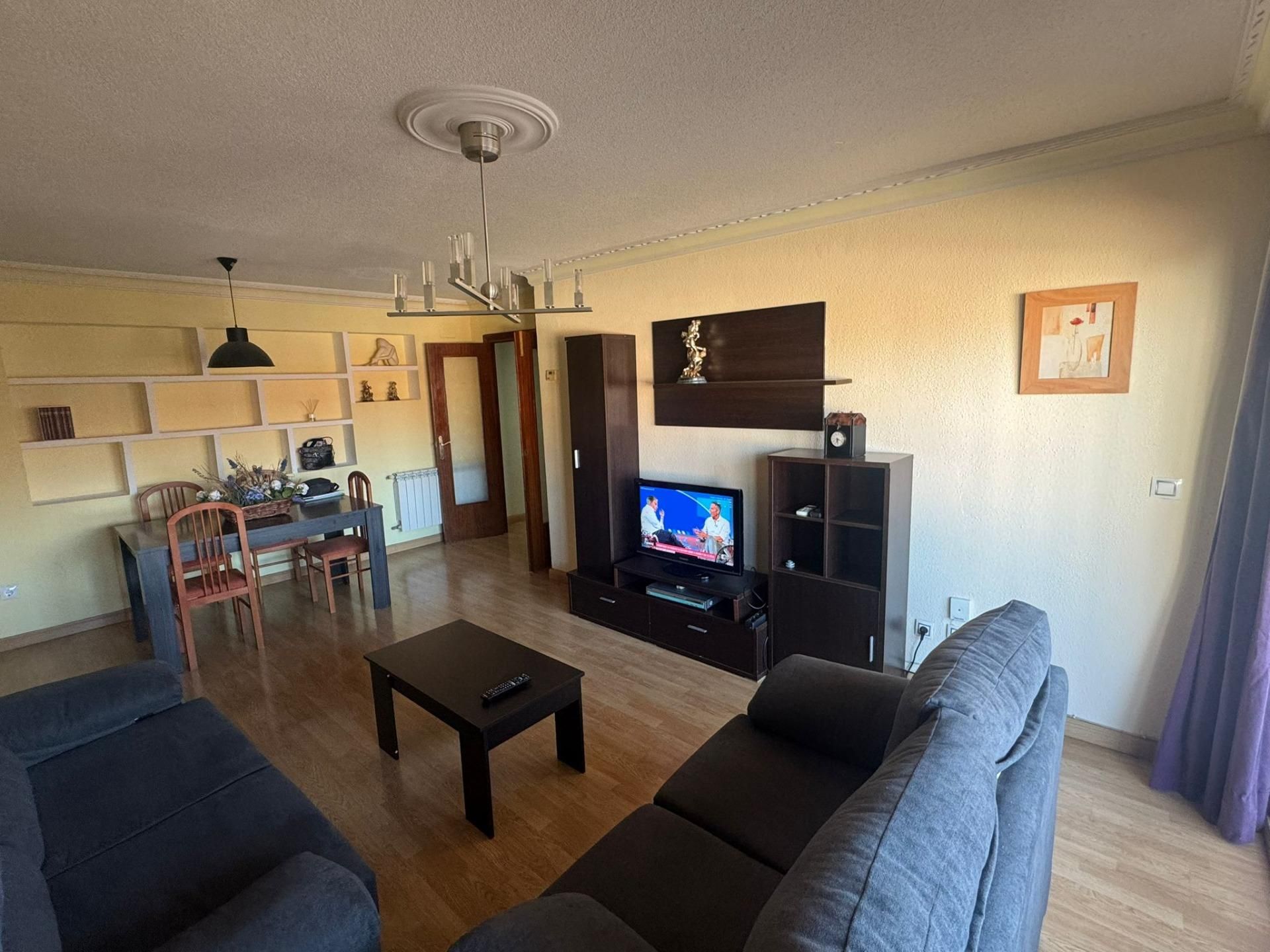 Sala de estar de Piso de alquiler en Cáceres Capital con Aire acondicionado y Calefacción