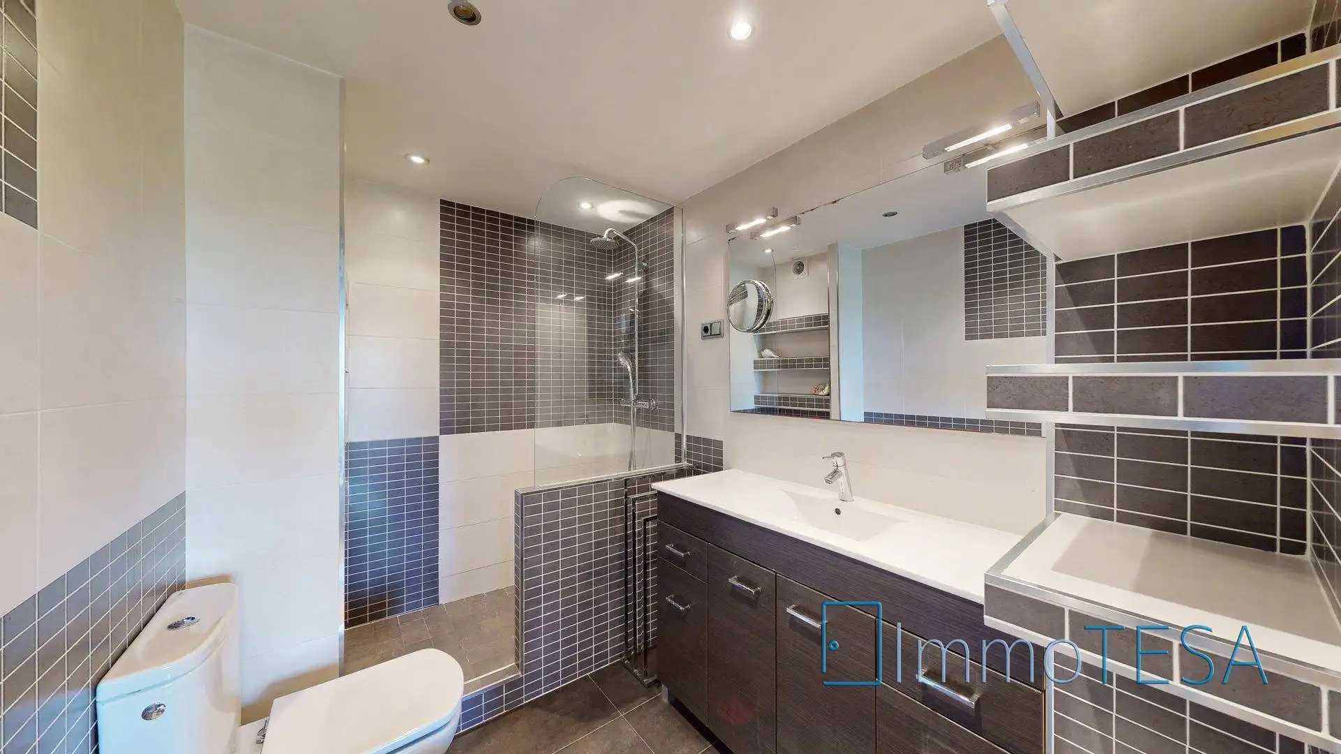 Bathroom of Flat for sale in Barberà del Vallès  with Air Conditioner, Heating and Parquet flooring
