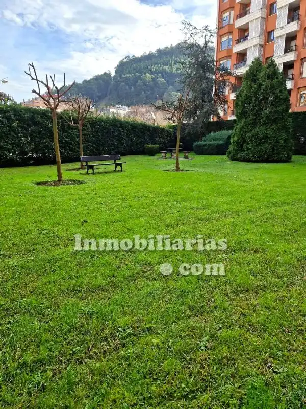 Jardín de Ático en venta en Castro-Urdiales con Calefacción, Parquet y Trastero