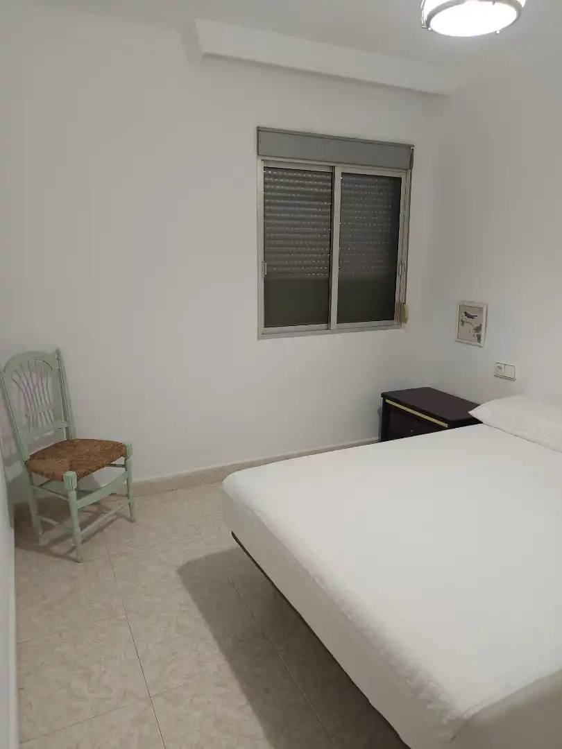 Habitación de Piso de alquiler en Huelva con Aire acondicionado, Amueblado y Horno