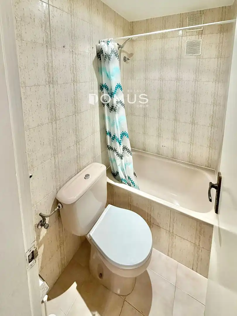 Badezimmer von Wohnung zur Miete in L'Escala mit Klimaanlage, Heizung und Terrasse