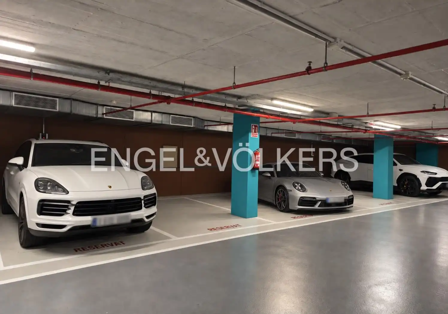 Parking of Flat for rent in Barcelona  with Air Conditioner, Heating and Parquet flooring
