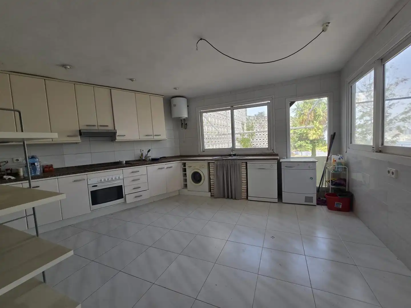 Küche von Haus oder Chalet zum Verkauf in Benidorm mit Privatgarten, Terrasse und Abstellraum