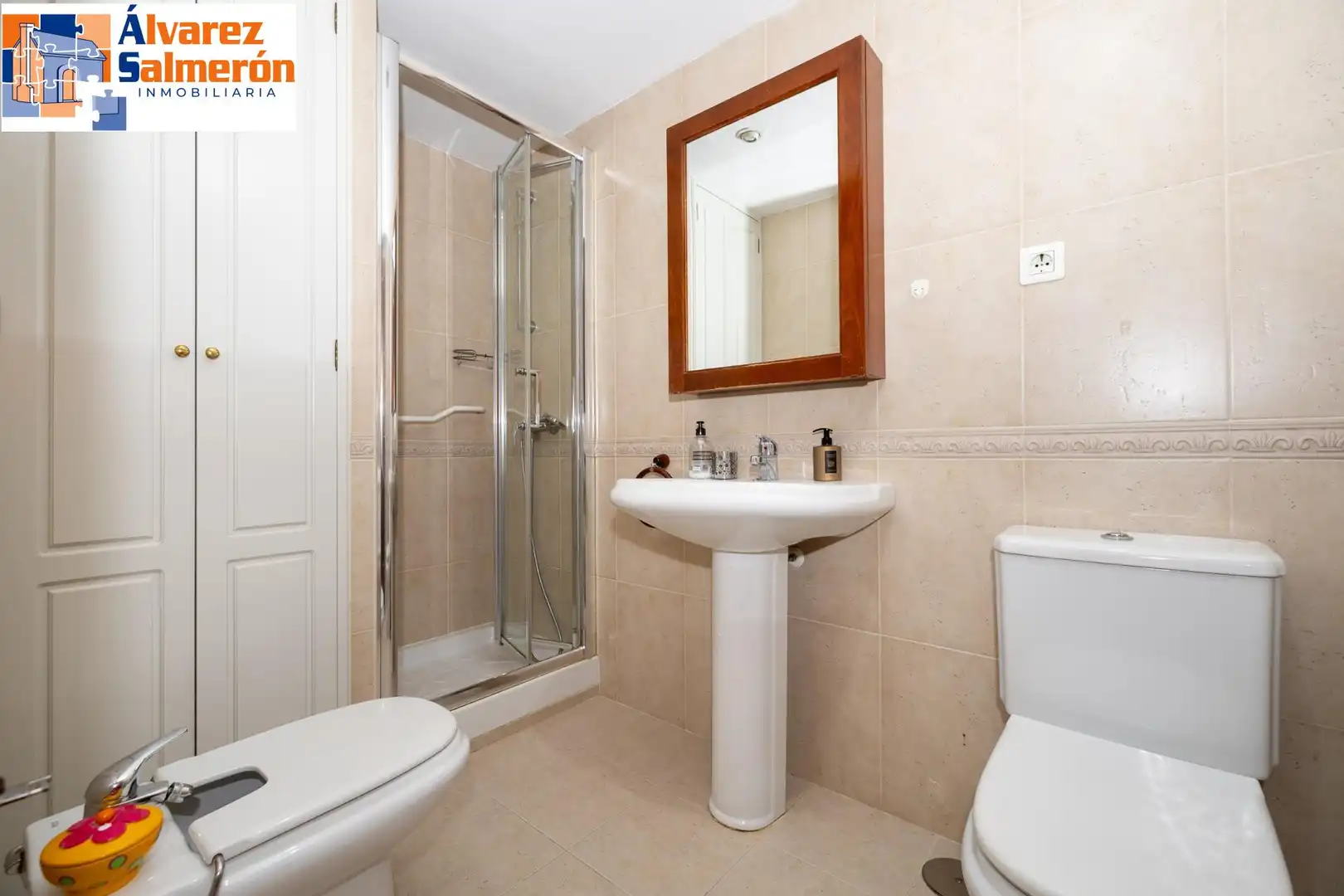 Badezimmer von Wohnung zur Miete in Granada mit Heizung, Terrasse und Möbliert