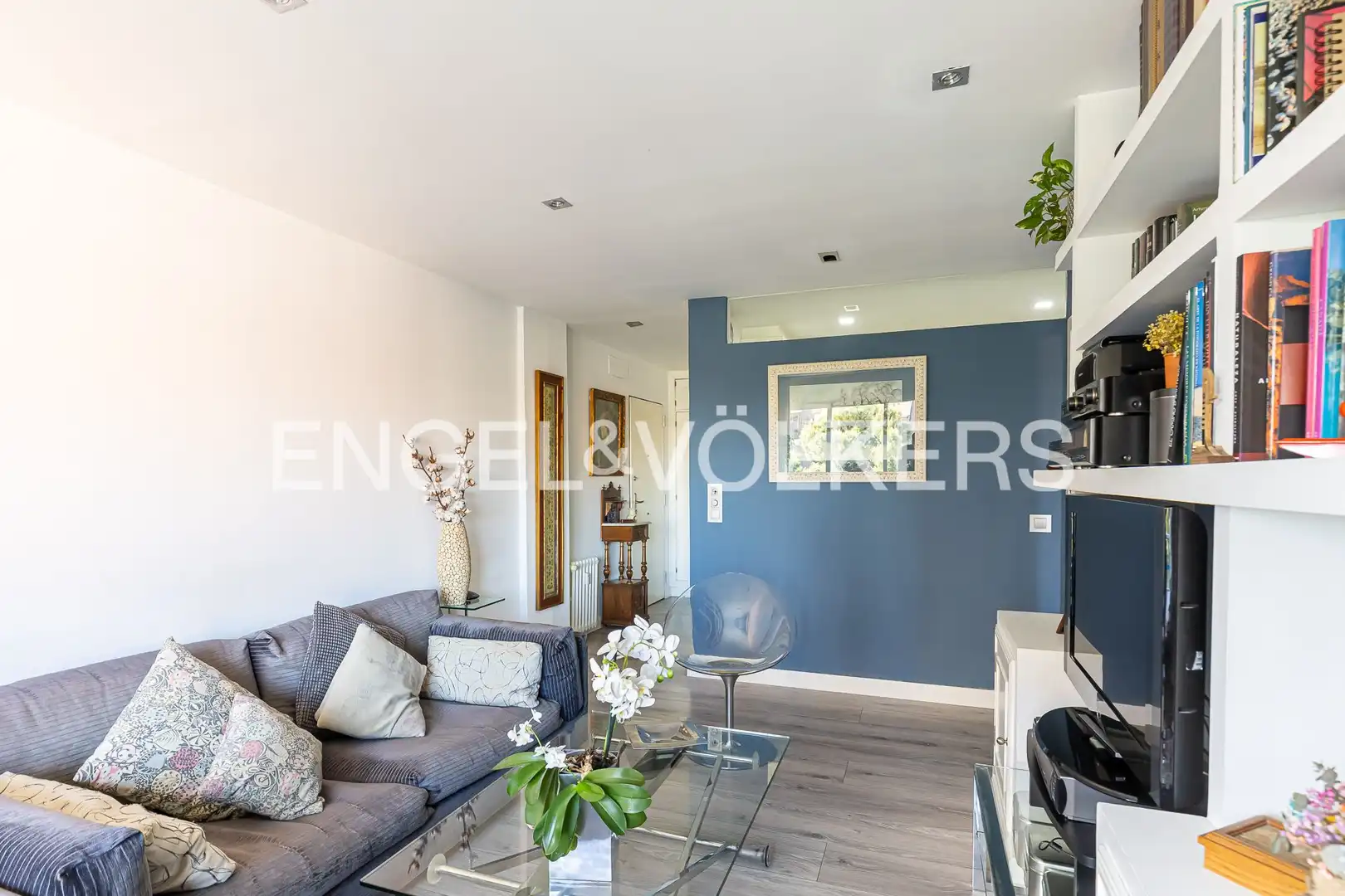 Living room of Flat for sale in  Madrid Capital  with Air Conditioner, Heating and Private garden