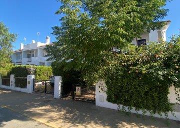 Vista exterior de Casa o xalet en venda en Islantilla amb Terrassa