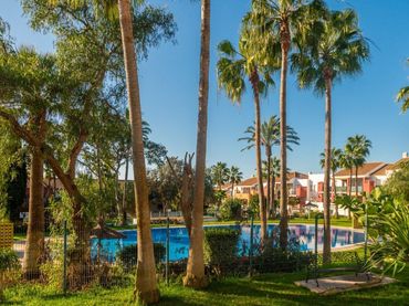 Maison mitoyenne avec balcon à vendre à Las Lagunas - Campano
