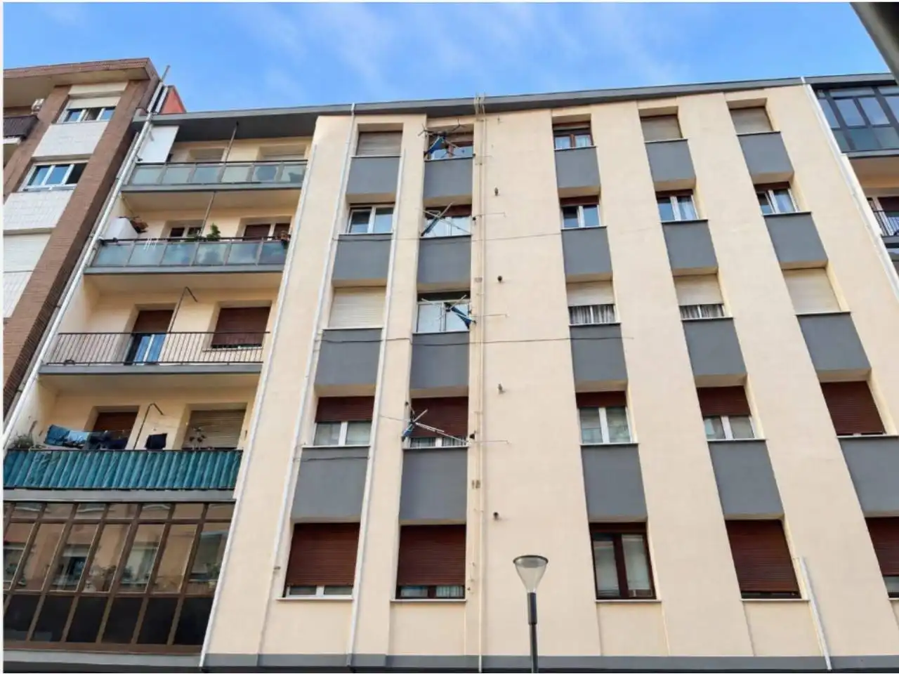 Vista exterior de Piso en venta en Bilbao  con Balcón